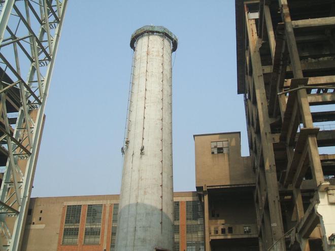 烟囱拆除工程圆满竣工 赋能场地焕新